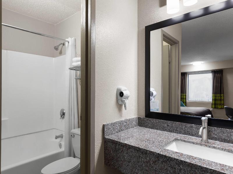 Super 8 by Wyndham Charleston WV photo 23