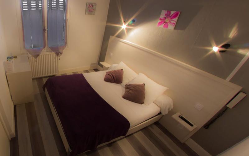 Logis Hotel le Pont d'Arcole image