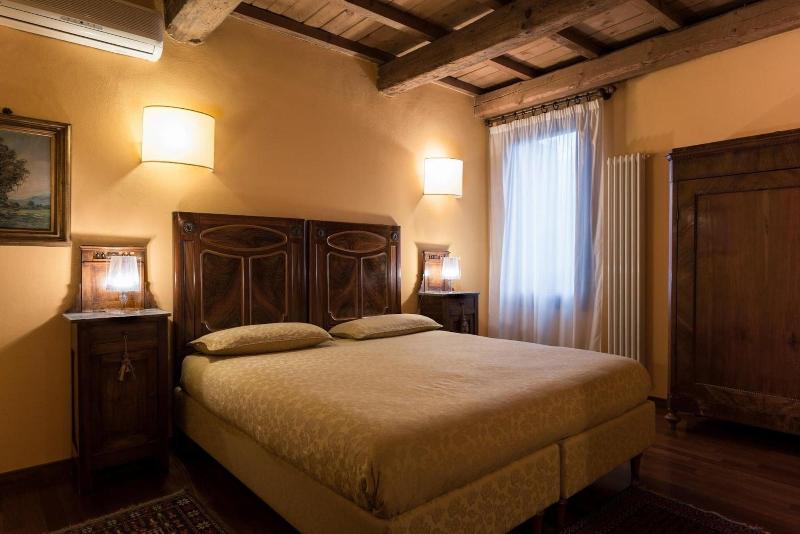 Piazza Nova Guest House image