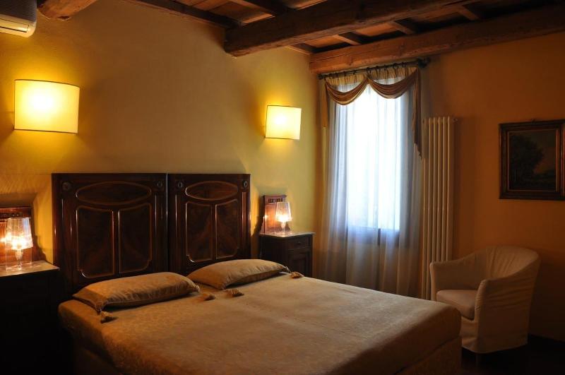 Piazza Nova Guest House image