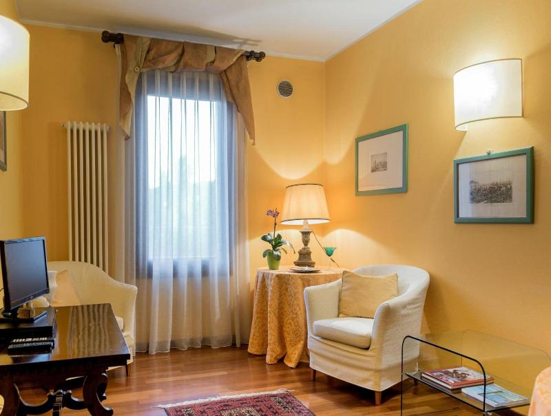 Piazza Nova Guest House image