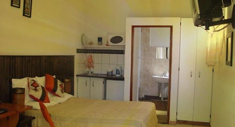 Esther's Lodge image