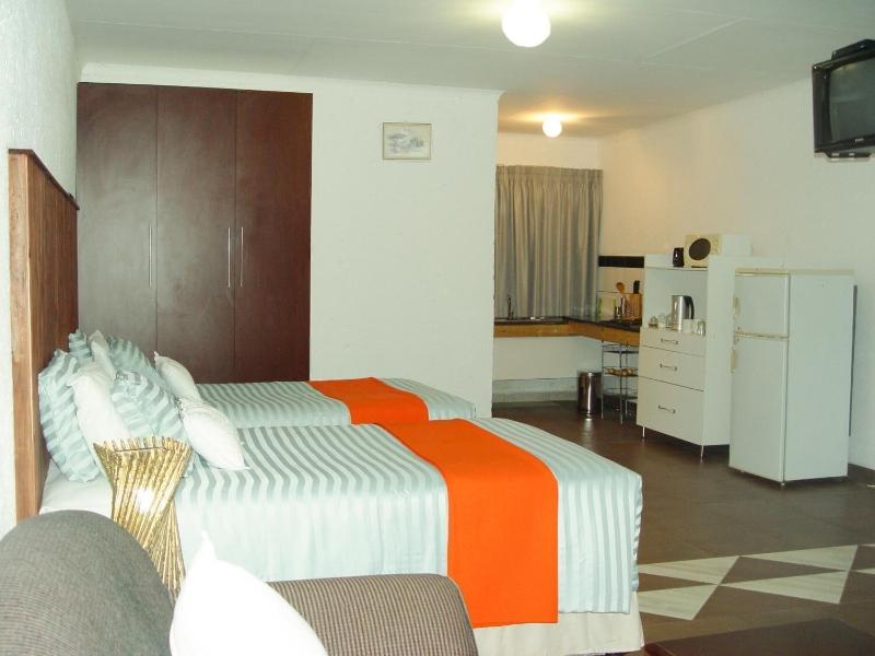 Esther's Lodge image