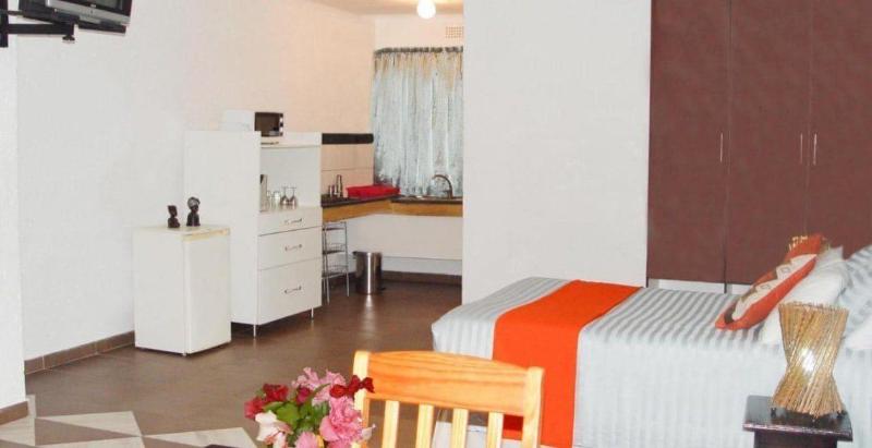 Esther's Lodge image