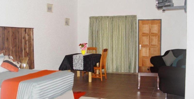 Esther's Lodge image
