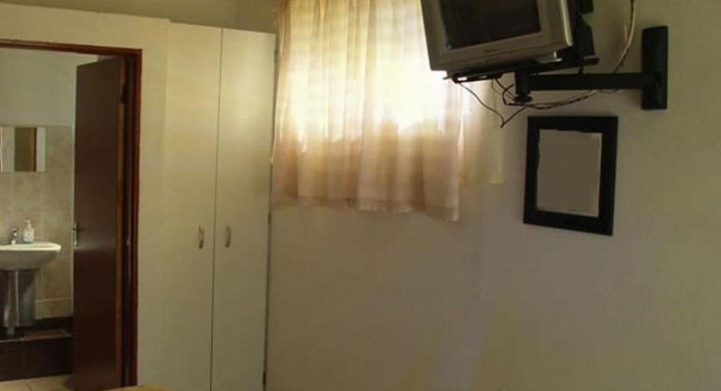 Esther's Lodge image