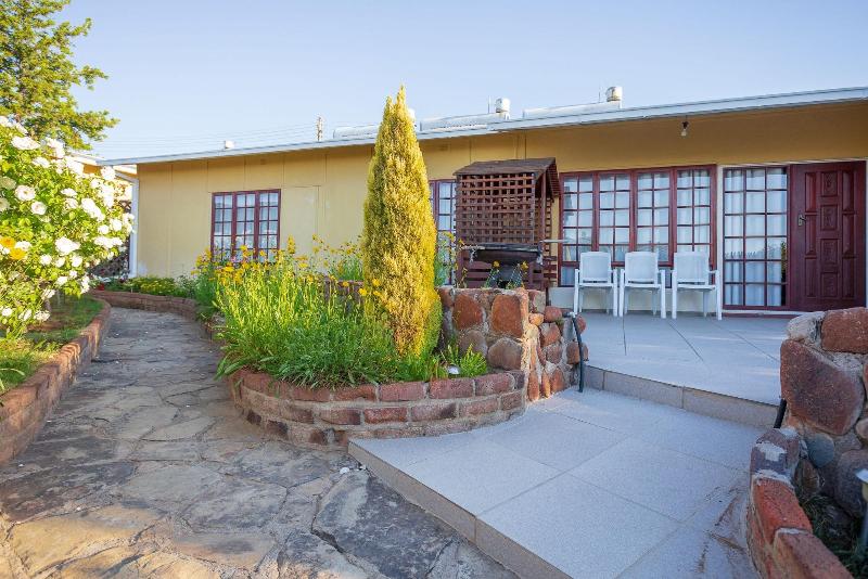 Gariep Dam SunRose Group of Guest Houses image
