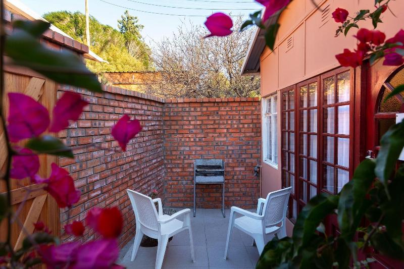 Gariep Dam SunRose Group of Guest Houses image