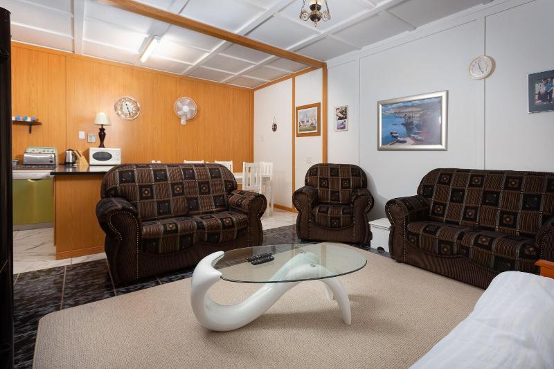 Gariep Dam SunRose Group of Guest Houses image