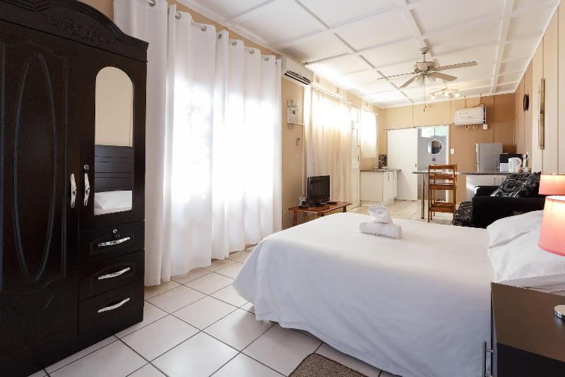 Gariep Dam SunRose Group of Guest Houses image