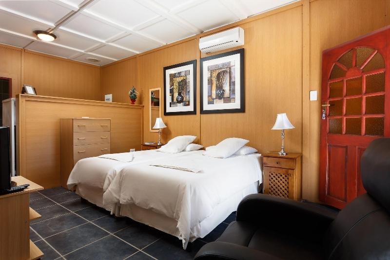 Gariep Dam SunRose Group of Guest Houses image