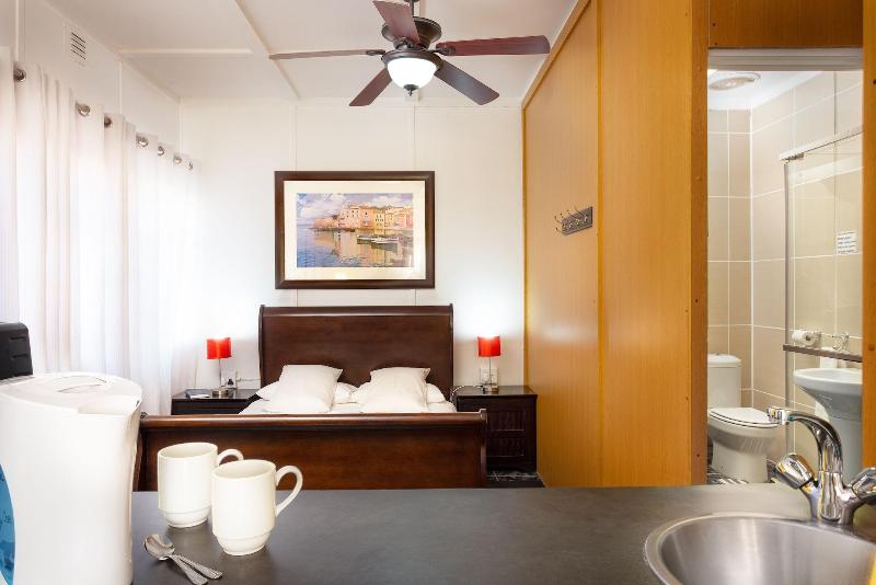 Gariep Dam SunRose Group of Guest Houses image