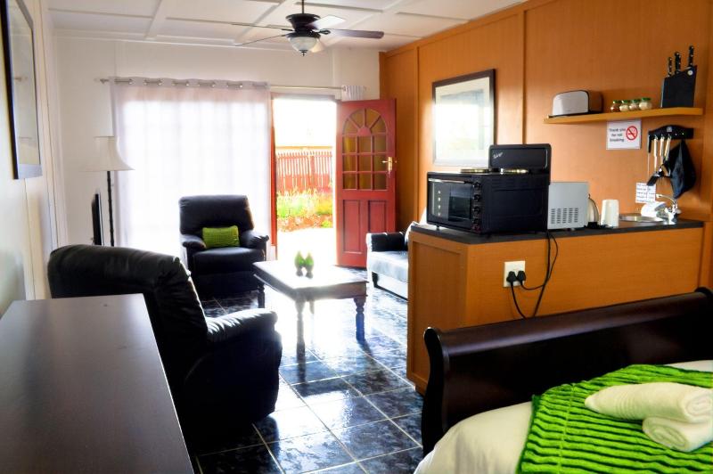 Gariep Dam SunRose Group of Guest Houses image