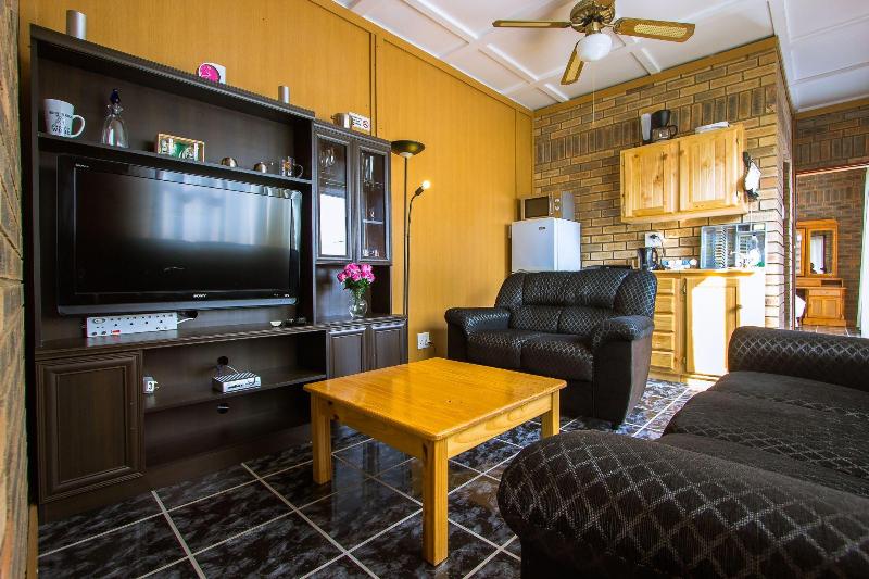 Gariep Dam SunRose Group of Guest Houses image