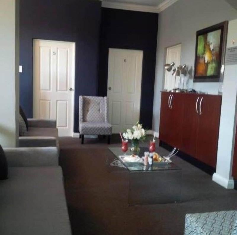 1st Class Manor B&B
