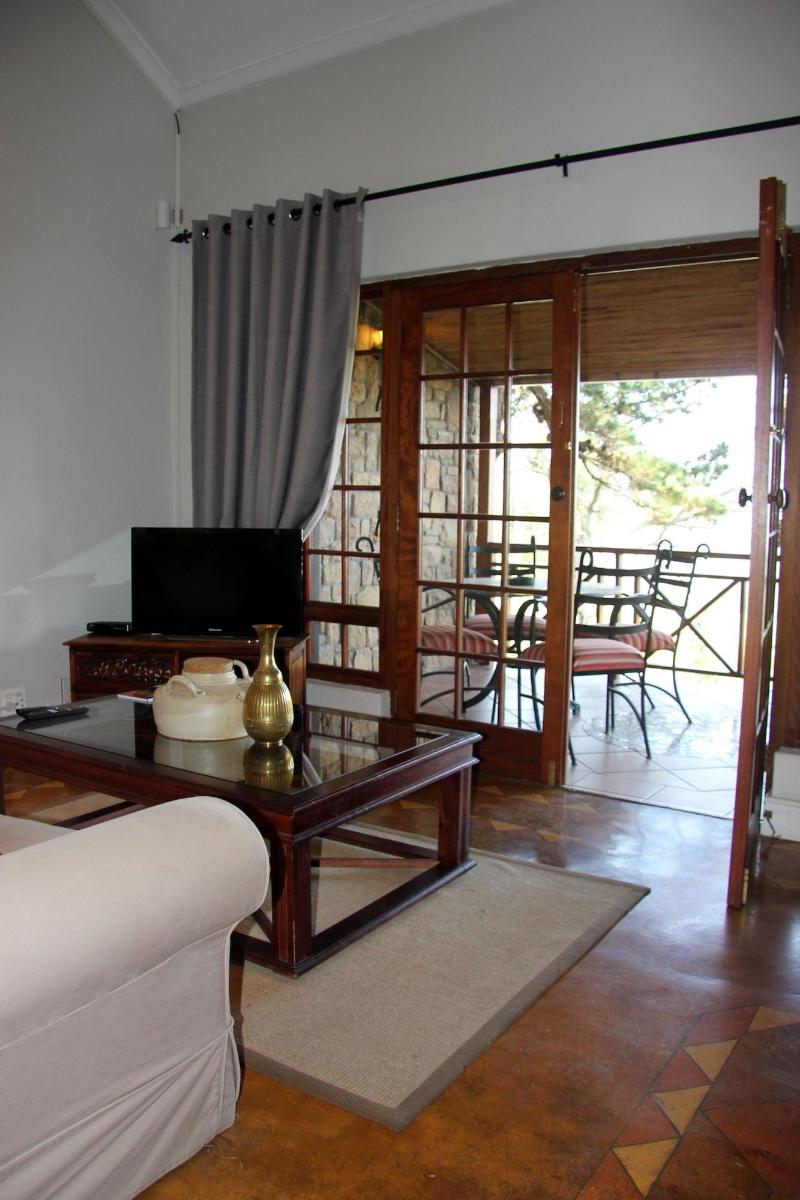 MontMartre Chalets and Guest House image