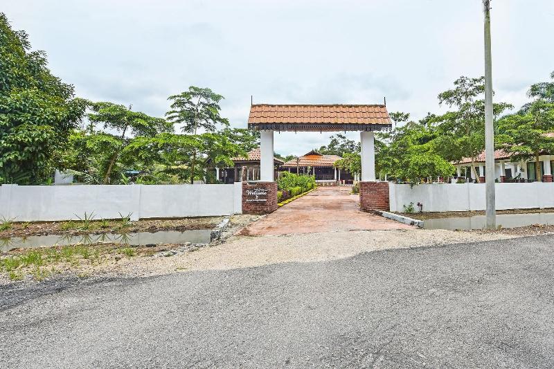 OYO Home 90332 Jentayu Homestay Pontian image