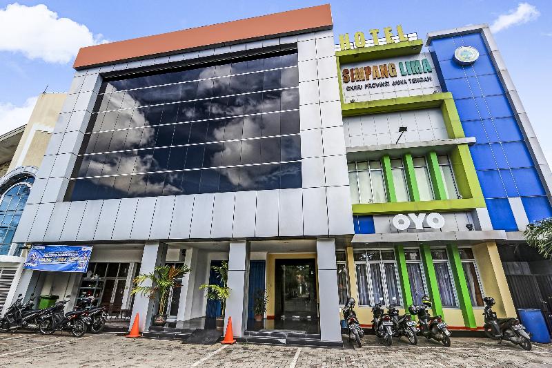 91036 Hotel Simpang Lima Gkpri image