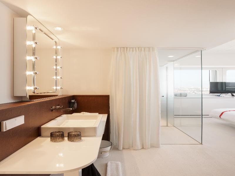 Ruby Luna Hotel Dusseldorf by IHG image