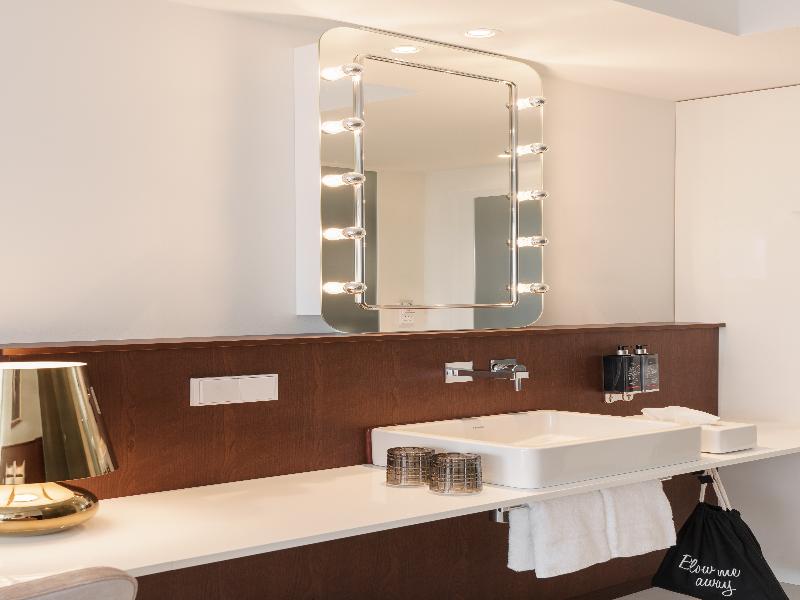 Ruby Luna Hotel Dusseldorf by IHG image