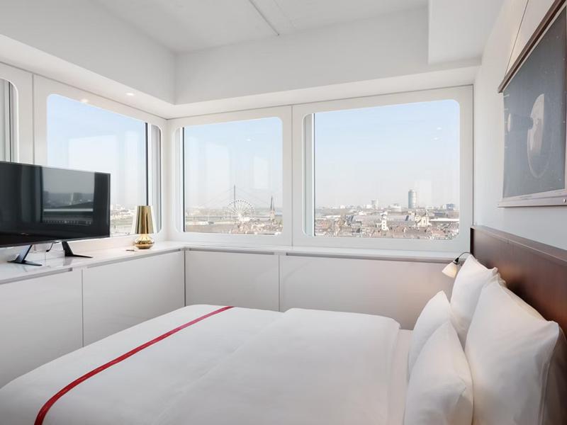 Ruby Luna Hotel Dusseldorf by IHG image