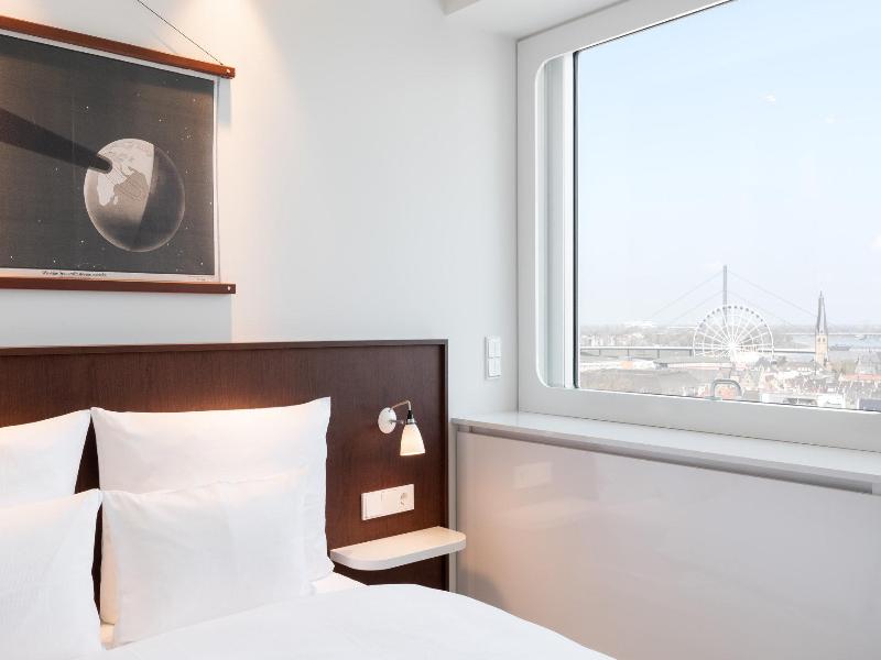 Ruby Luna Hotel Dusseldorf by IHG image
