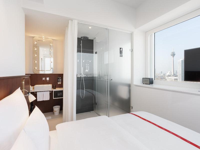 Ruby Luna Hotel Dusseldorf by IHG image