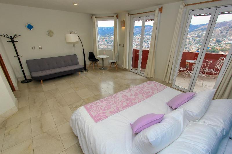 La Vista Hotel image