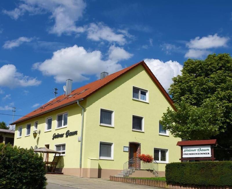 GrÃ¼ner Baum image