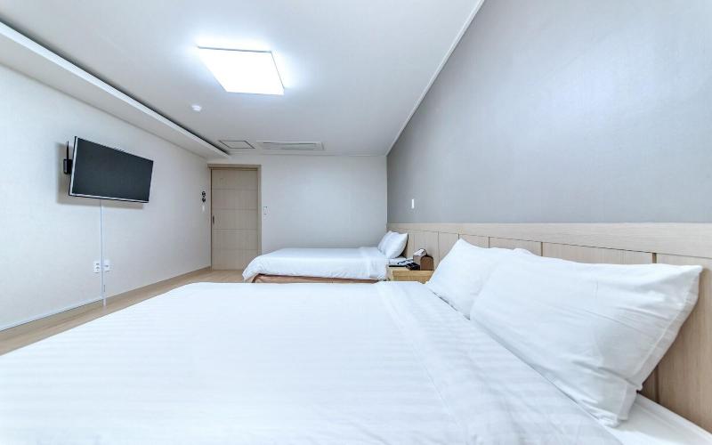 Seogwipo Jay Hill and City Hotel image