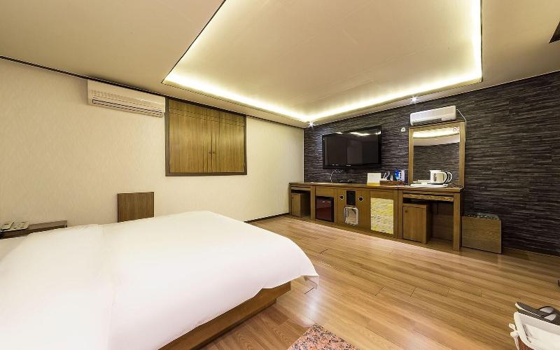 Dongsuwon Gallery image