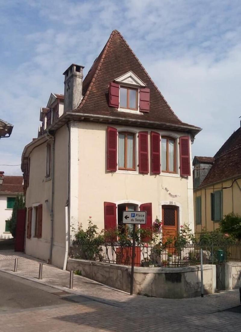 Aux Rosiers image