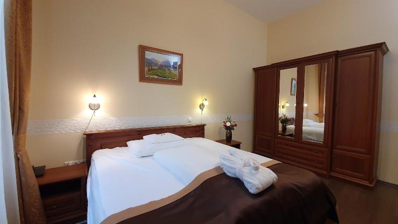 FÅ‘nix Medical Wellness Resort image