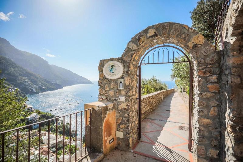 Villa Anfitrite image