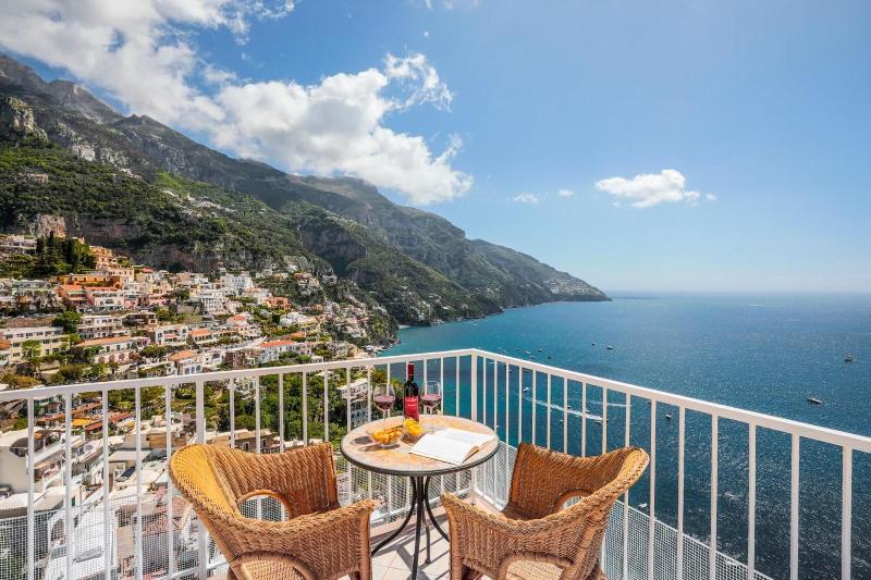 Villa Anfitrite image