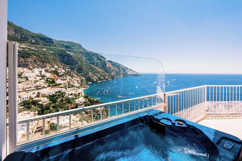 Villa Anfitrite image