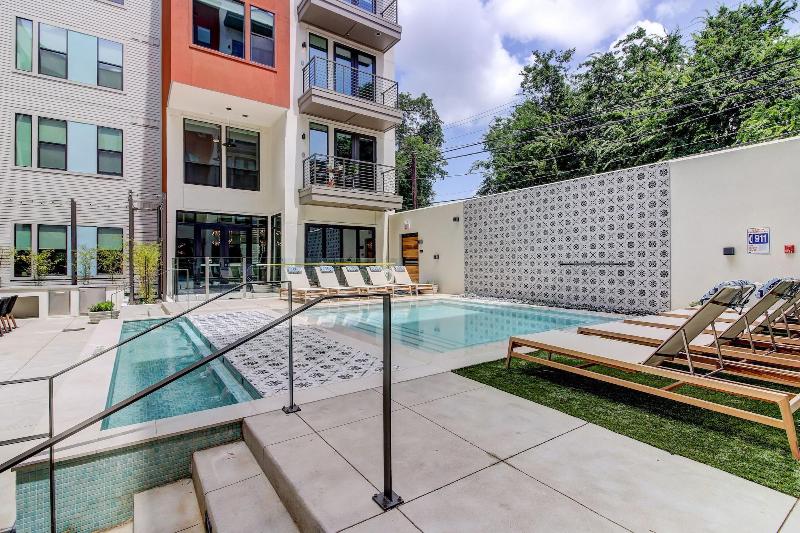Sentral East Austin 1614 image