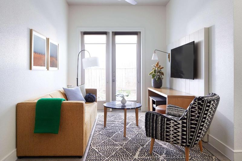 Sentral East Austin 1614 image