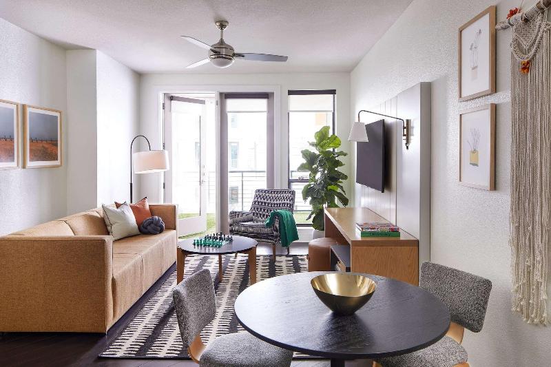 Sentral East Austin 1614 image