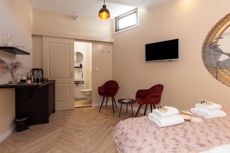 Ben's Boutique Hotel image