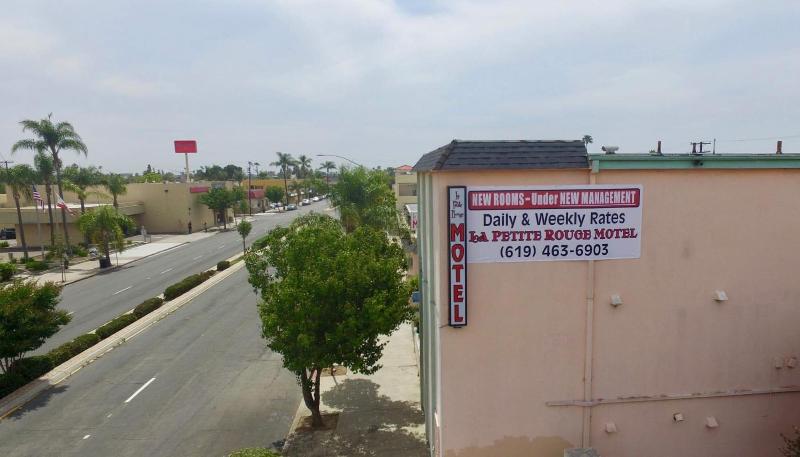 La Petite Rouge Motel image
