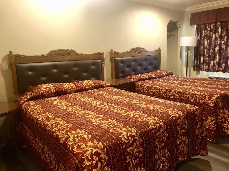 La Petite Rouge Motel image