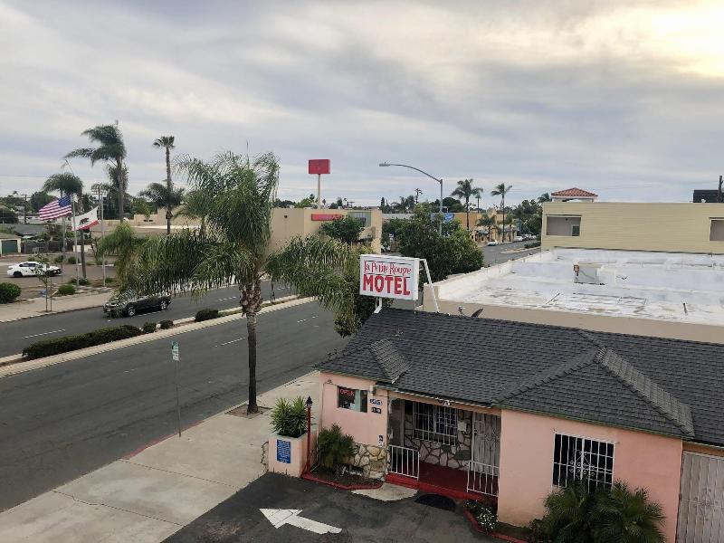 La Petite Rouge Motel image