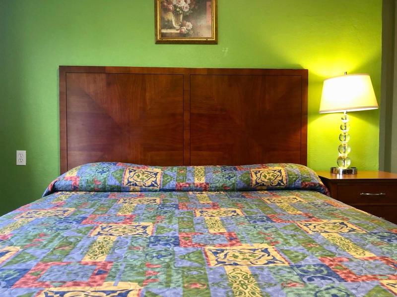 La Petite Rouge Motel image