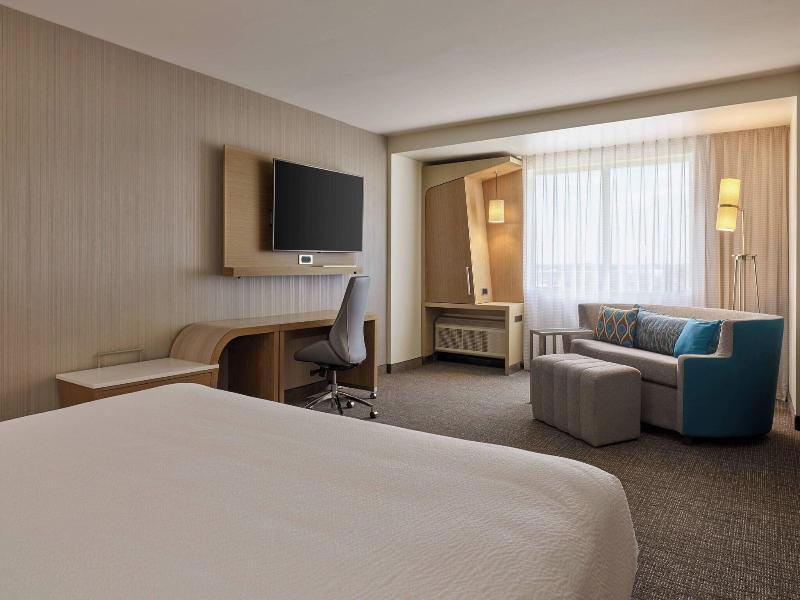 Courtyard by Marriott Denver Aurora image