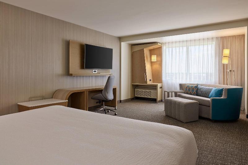 Courtyard by Marriott Denver Aurora image
