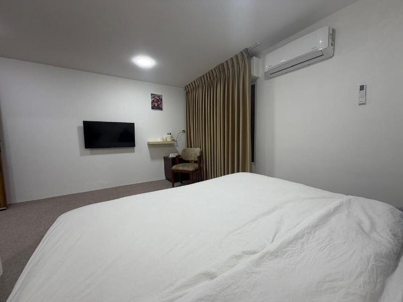 Skylight Apartments image