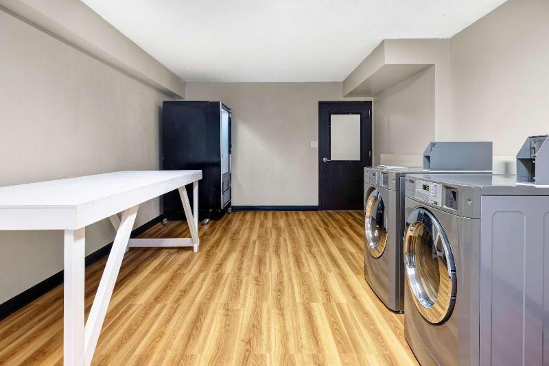 Motel 6 Indianapolis, IN image