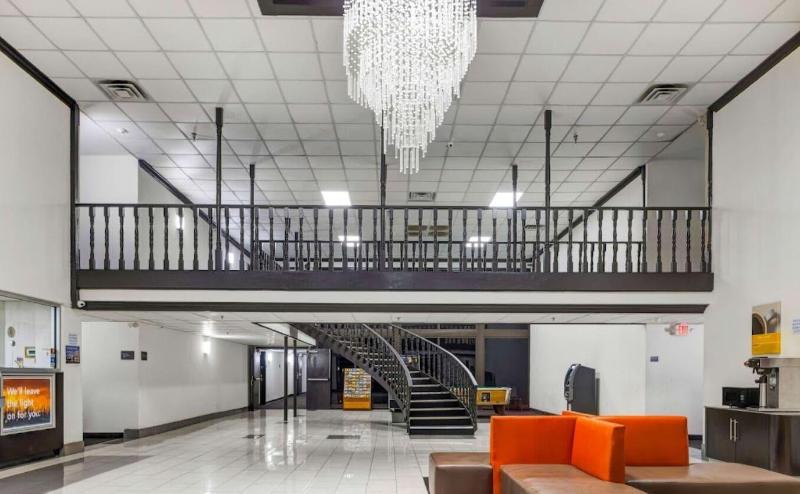 Motel 6 Indianapolis, IN image