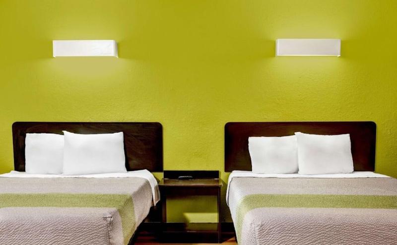 Motel 6 Indianapolis, IN image